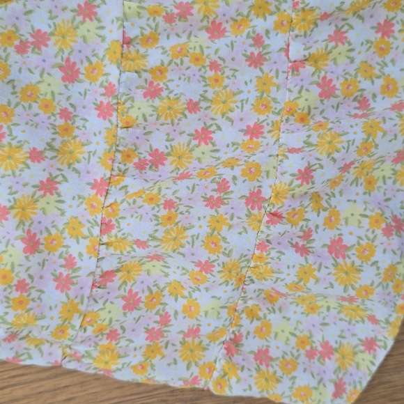 SO BRAND WOMENS JUNIOR SIZE YELLOW FLORAL SOFT SHORTS HIGH RISE SIZE XS - Picture 3 of 13